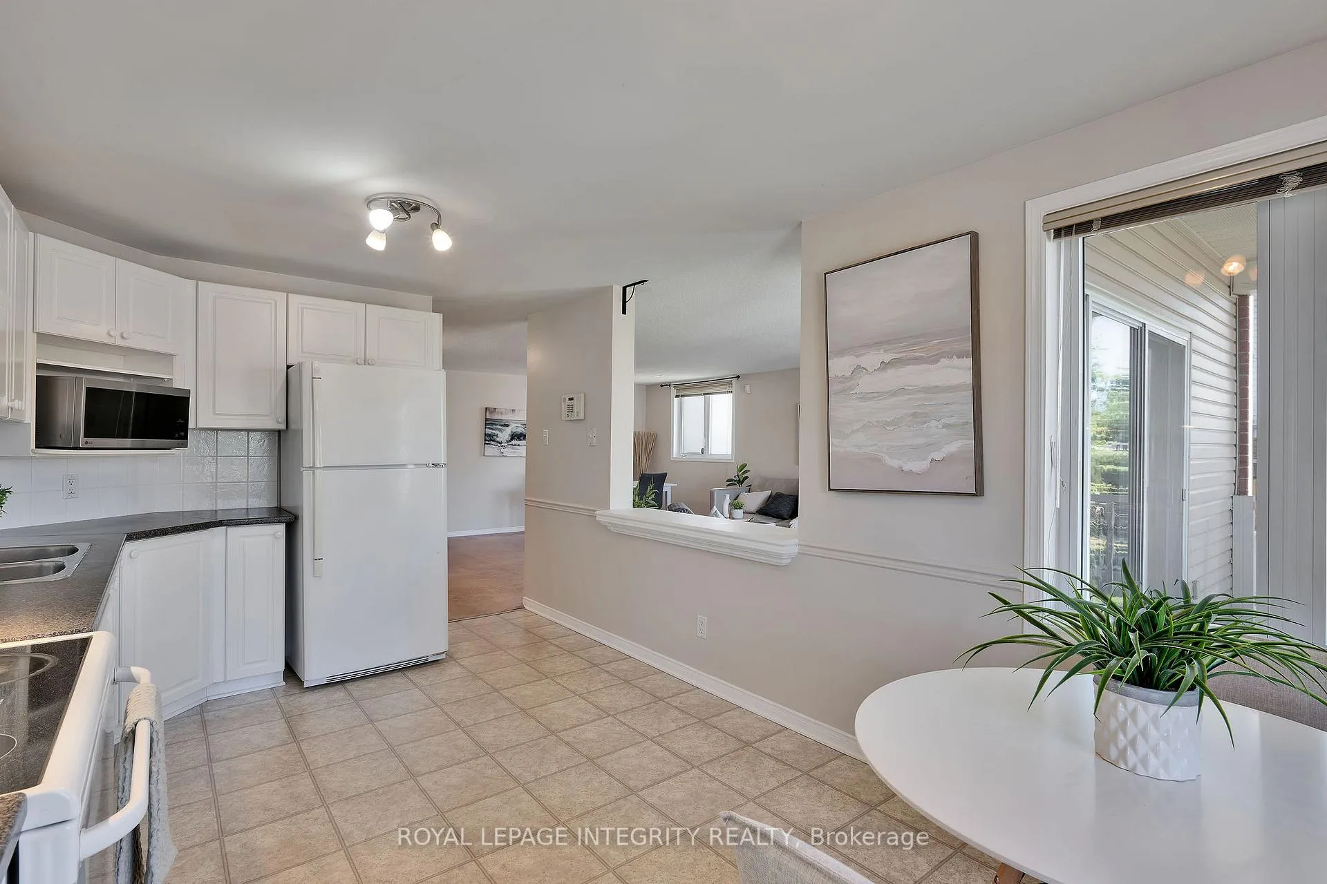 Photo 17 of Unit B, 10 Daybreak Street, Ottawa, Barrhaven East — HOMEH