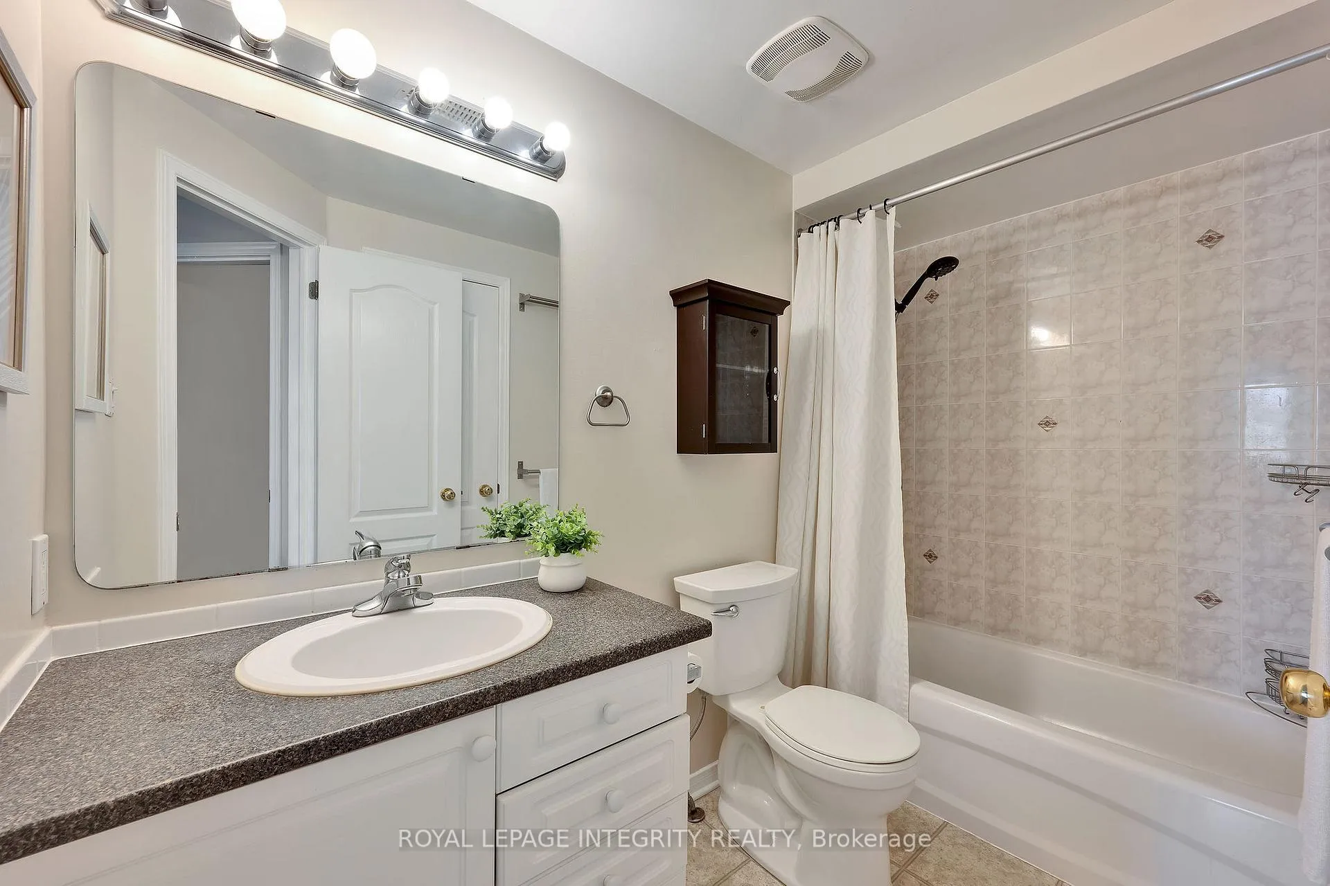 Photo 24 of Unit B, 10 Daybreak Street, Ottawa, Barrhaven East — HOMEH