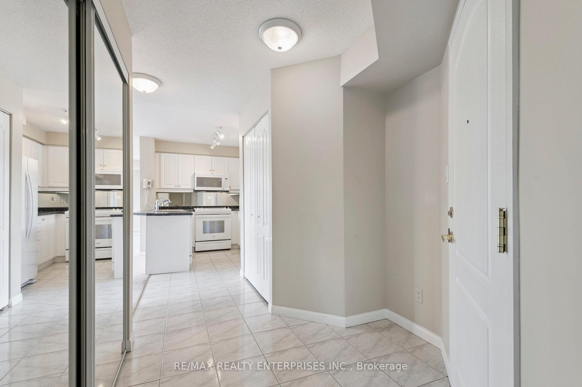 Photo 6 of Unit 404, 3130 Yonge Street, Toronto, Lawrence Park North — HOMEH