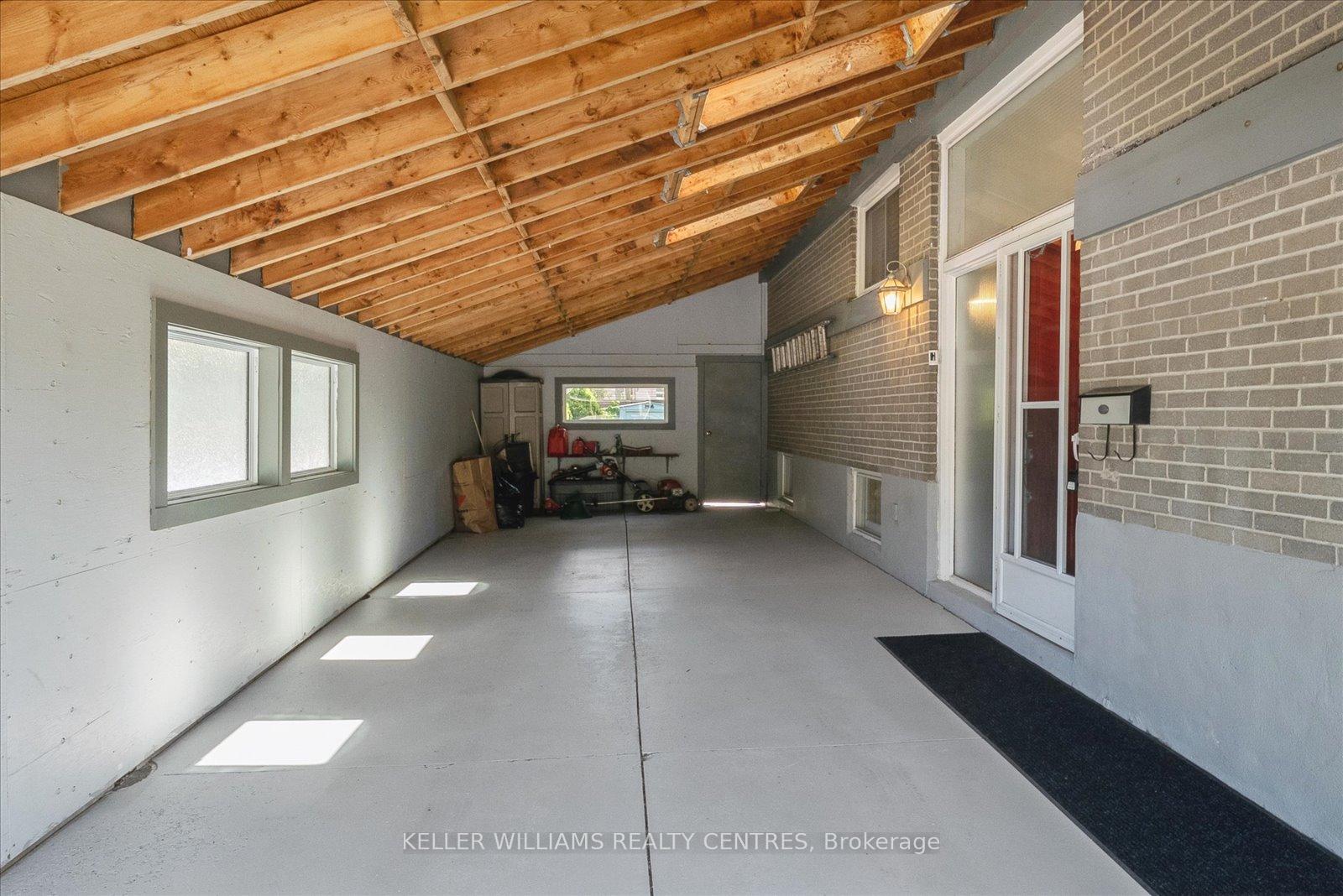 Photo 6 of 107 Aurora Heights Drive, Aurora, Aurora Heights — HOMEH
