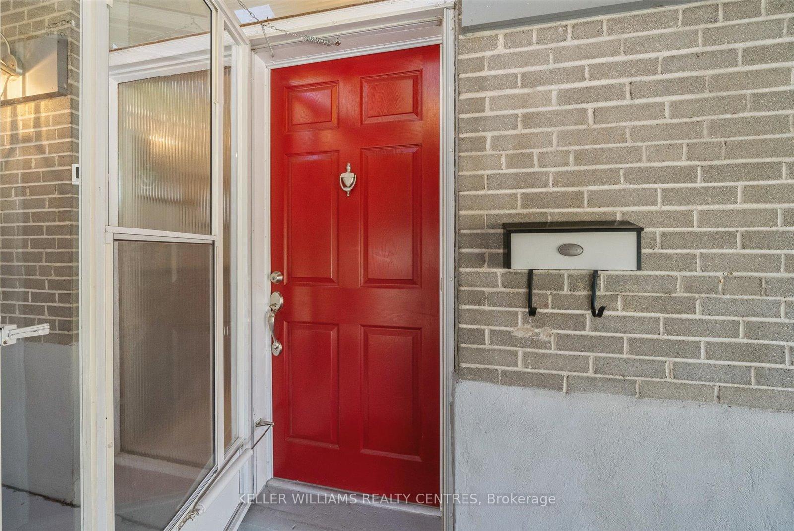 Photo 5 of 107 Aurora Heights Drive, Aurora, Aurora Heights — HOMEH