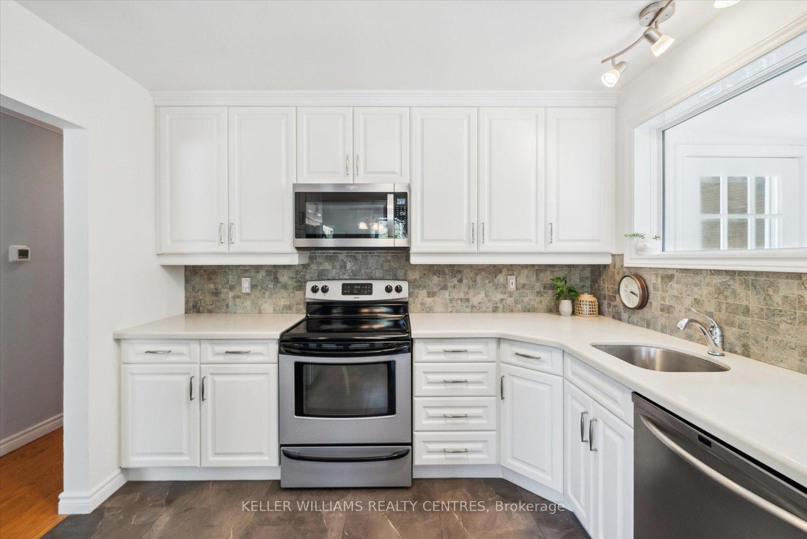 Photo 15 of 107 Aurora Heights Drive, Aurora, Aurora Heights — HOMEH