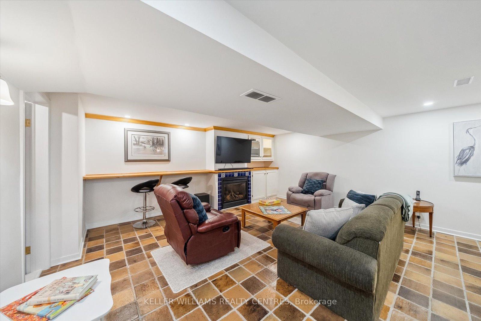 Photo 25 of 107 Aurora Heights Drive, Aurora, Aurora Heights — HOMEH