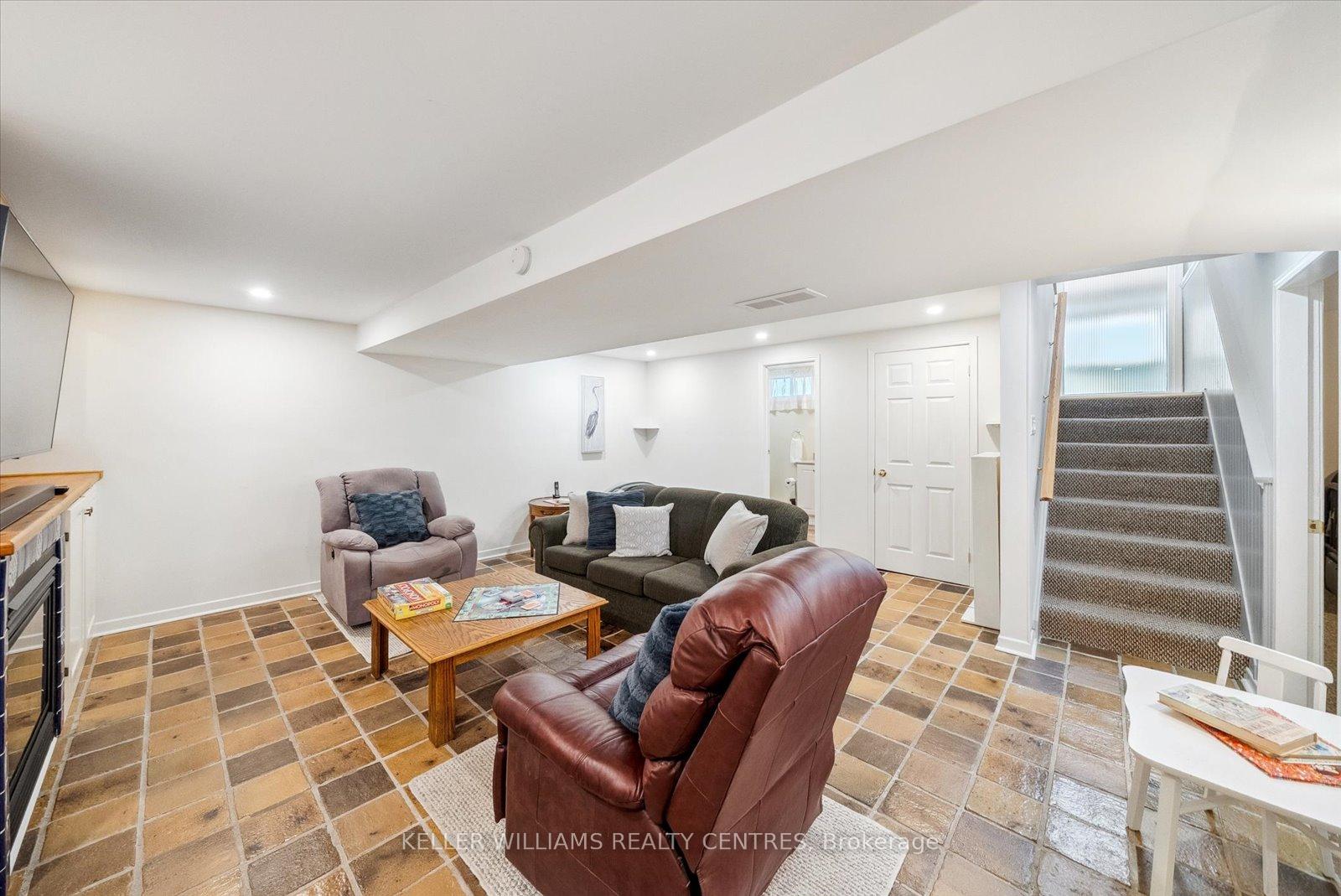Photo 26 of 107 Aurora Heights Drive, Aurora, Aurora Heights — HOMEH