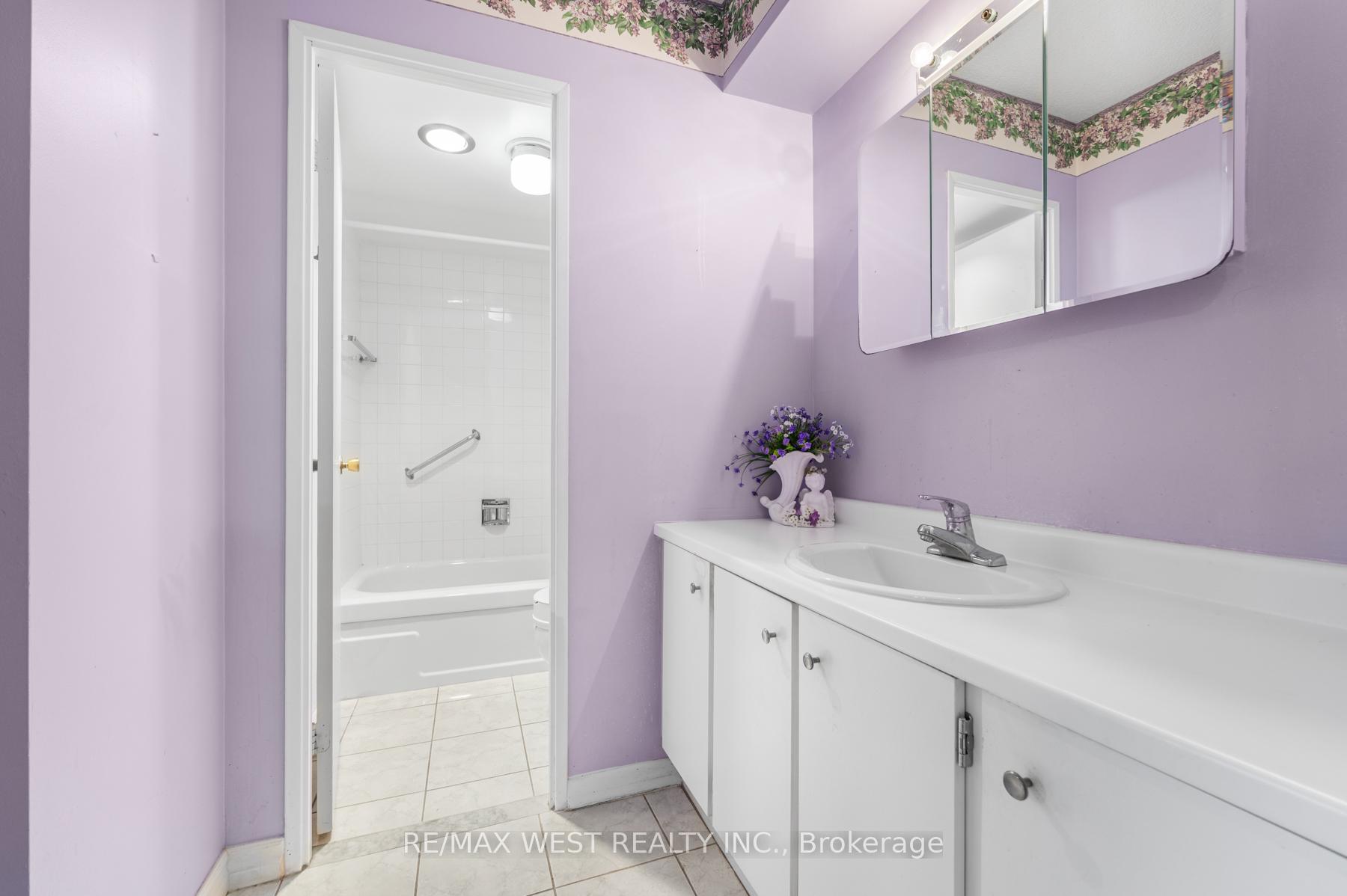 Photo 18 of Unit 1209, 121 Ling Road, Scarborough, West Hill — HOMEH