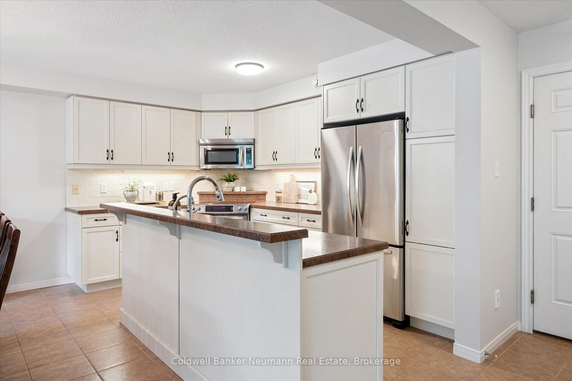 Photo 3 of Unit 5, 255 Summerfield Drive, Guelph, Pineridge/Westminster Woods — HOMEH