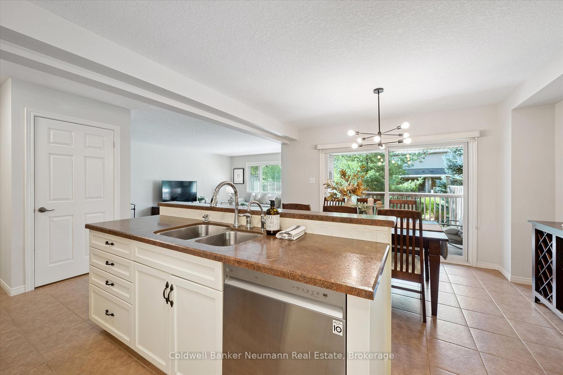 Photo 14 of Unit 5, 255 Summerfield Drive, Guelph, Pineridge/Westminster Woods — HOMEH