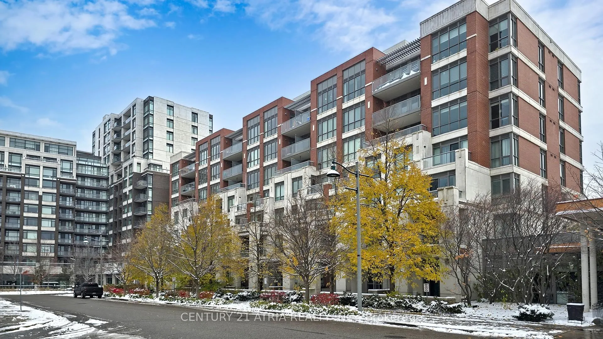 Photo 3 of Unit 311D, 57 Upper Duke Crescent, Markham, Unionville — HOMEH