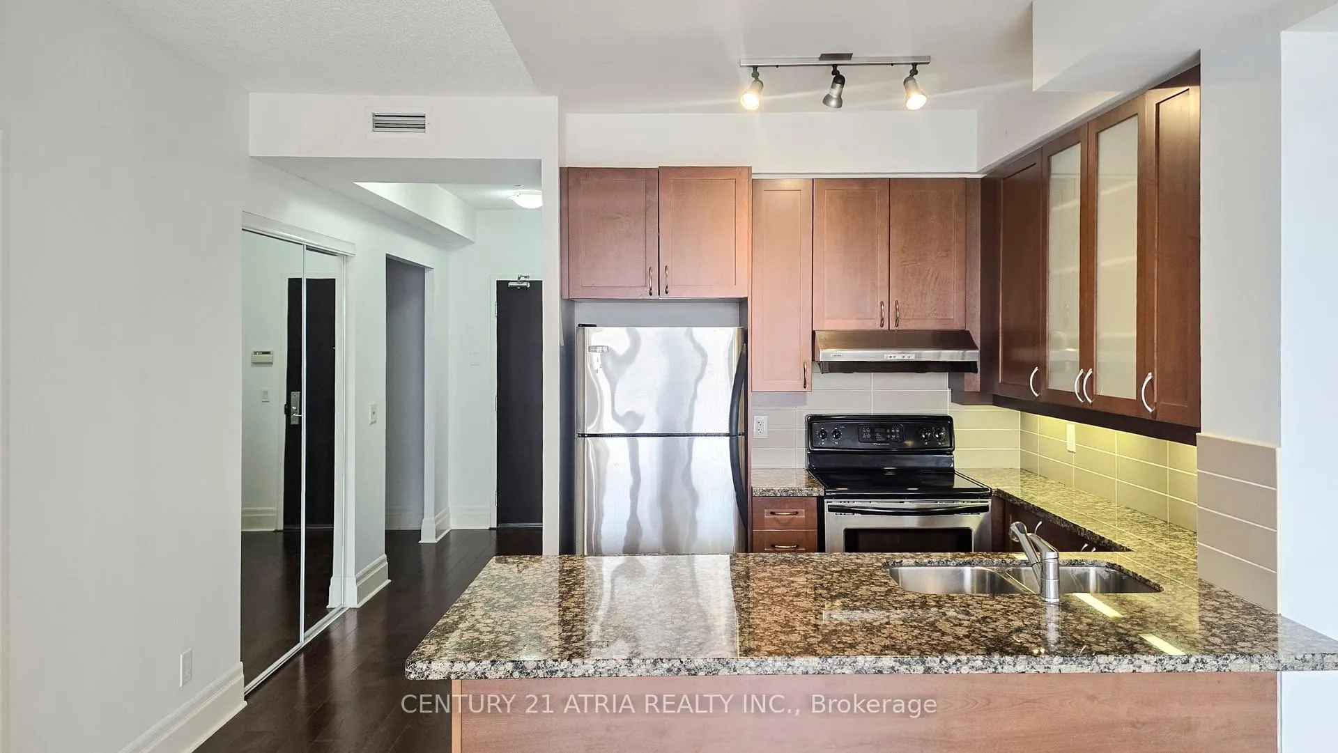 Photo 16 of Unit 311D, 57 Upper Duke Crescent, Markham, Unionville — HOMEH
