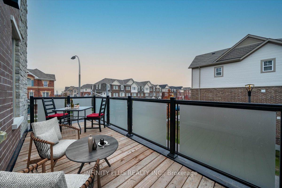 Photo 6 of Unit 301, 1034 Reflection Place, Pickering, Rural Pickering — HOMEH