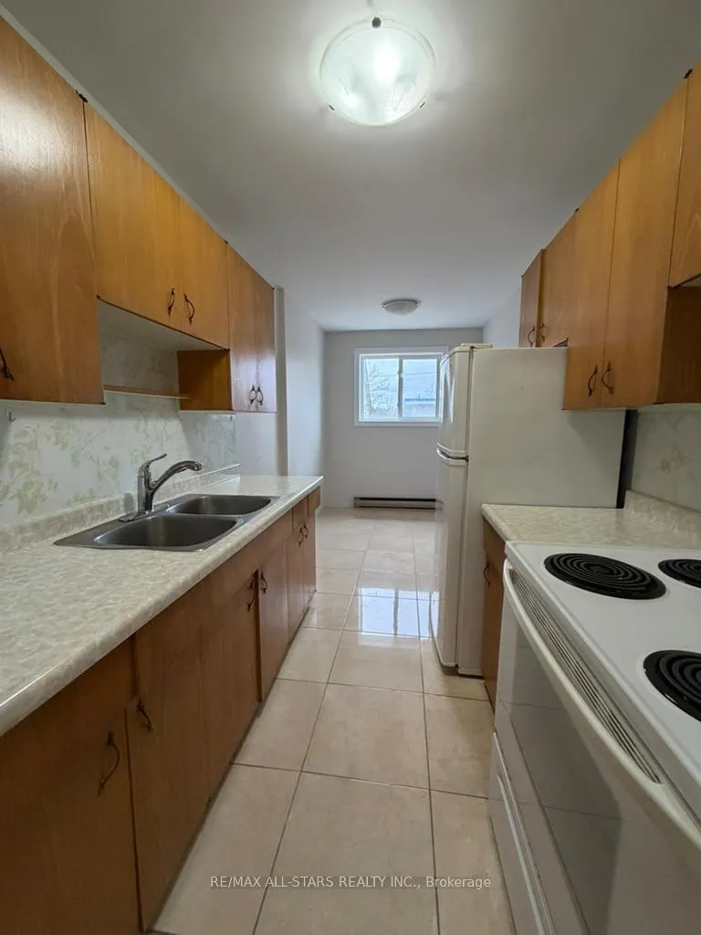 Photo 4 of Unit 7, 73 Albert Street, Uxbridge — HOMEH