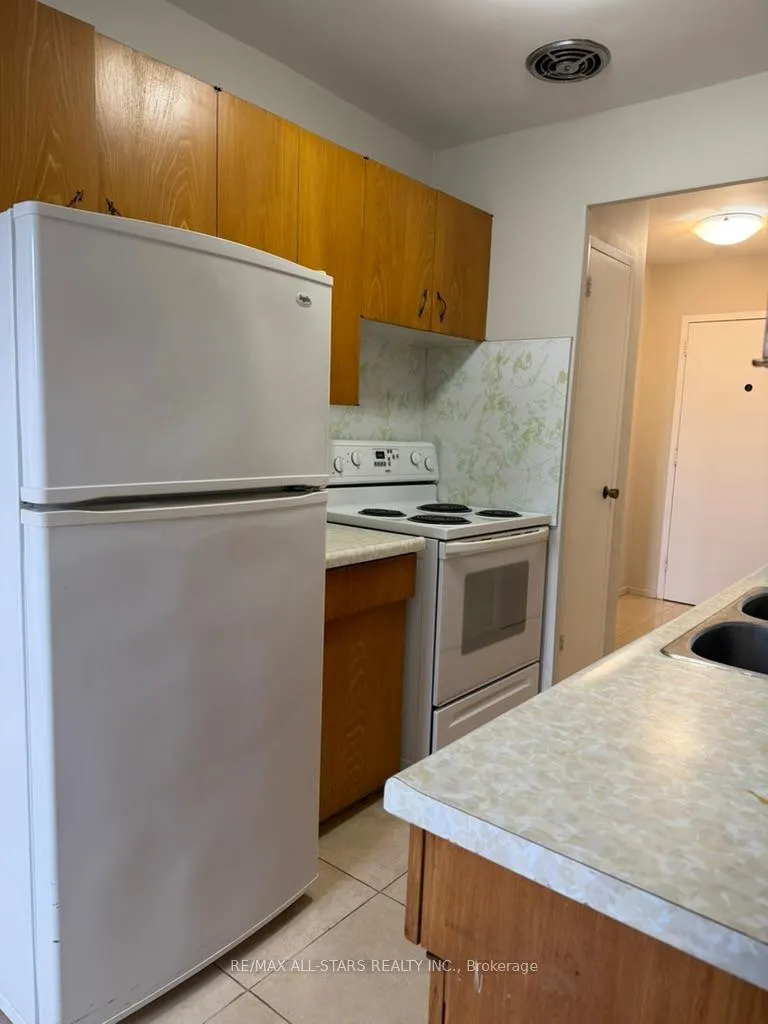 Photo 5 of Unit 7, 73 Albert Street, Uxbridge — HOMEH