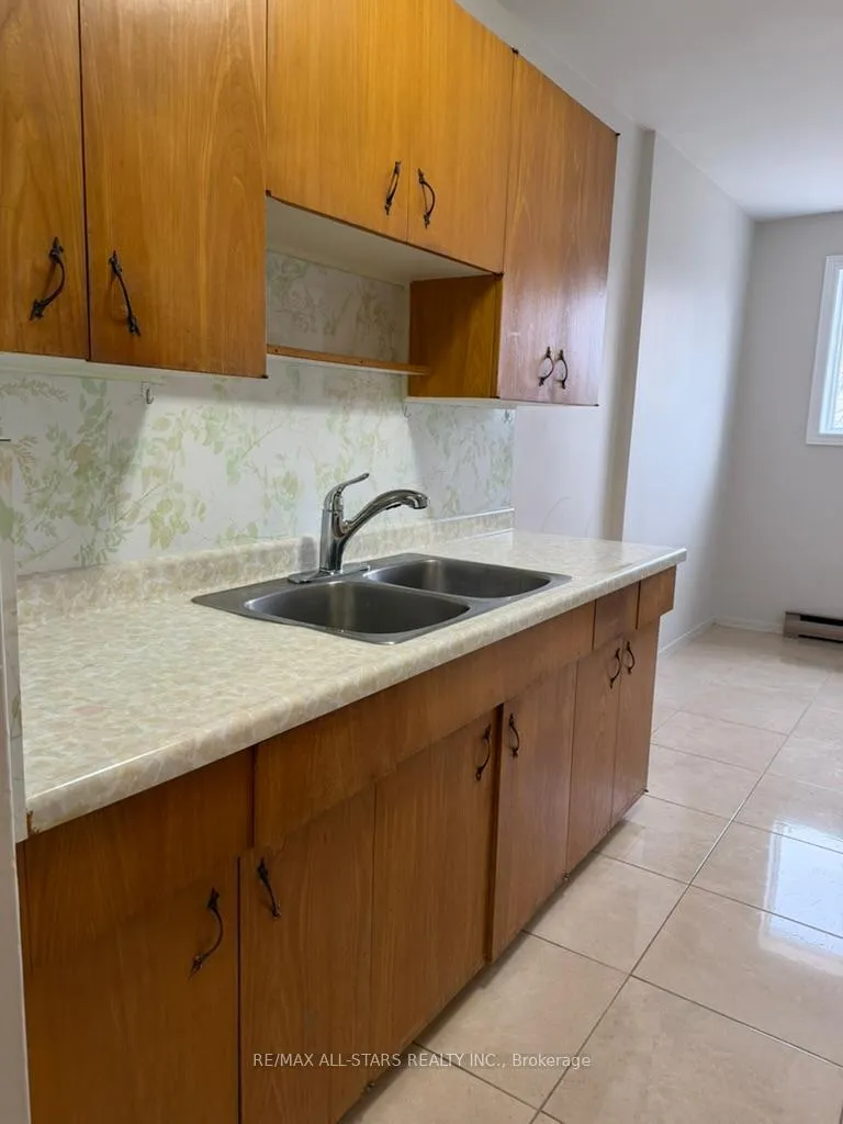 Photo 6 of Unit 7, 73 Albert Street, Uxbridge — HOMEH