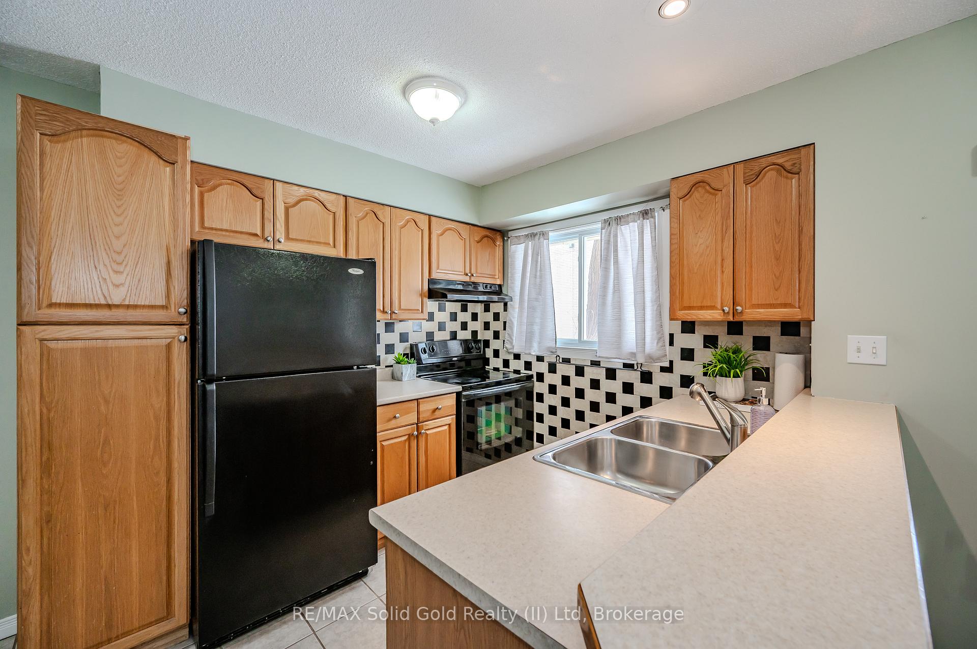 Photo 10 of Unit 52, 211 Veronica Drive, Kitchener — HOMEH