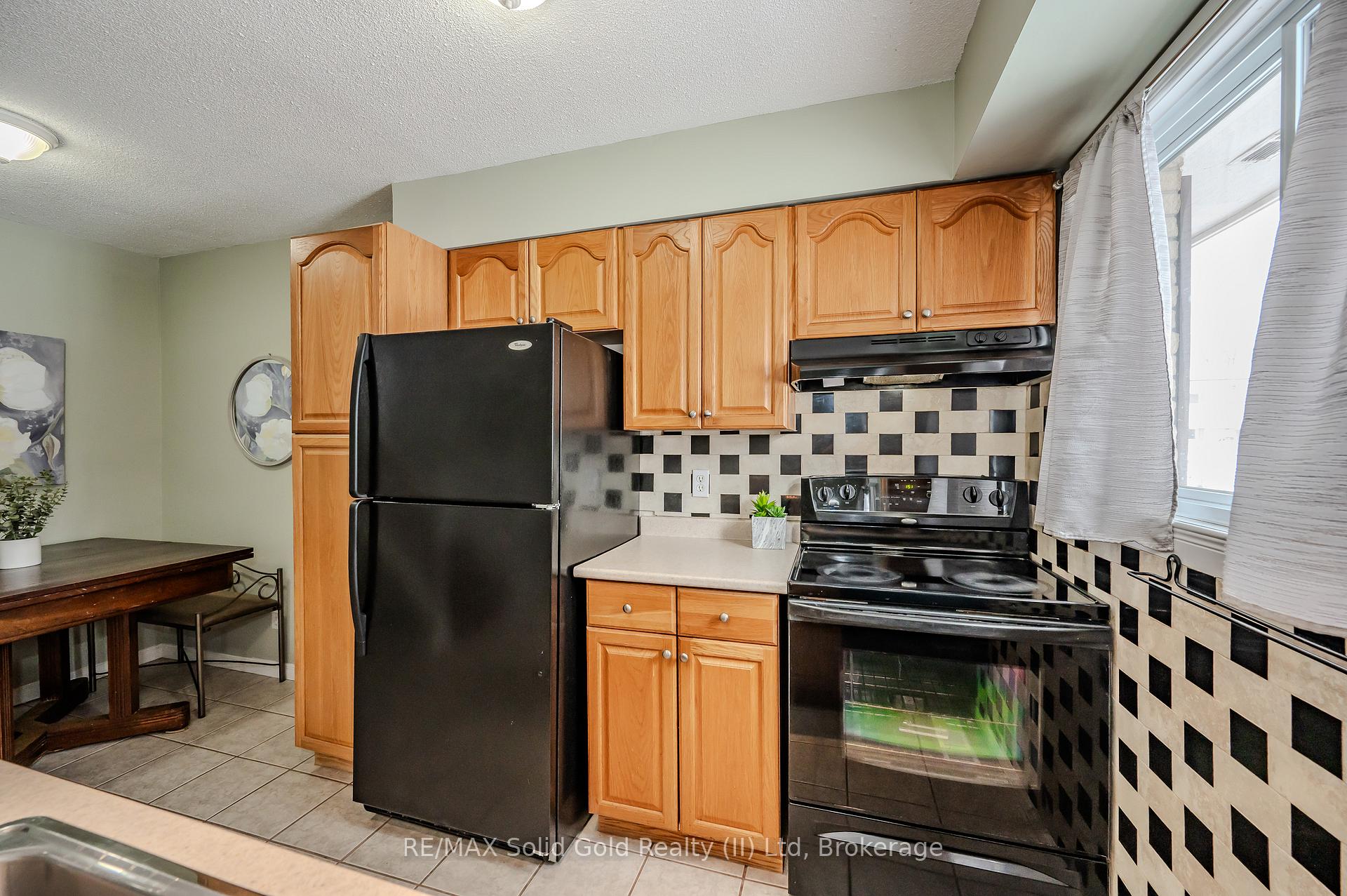 Photo 12 of Unit 52, 211 Veronica Drive, Kitchener — HOMEH