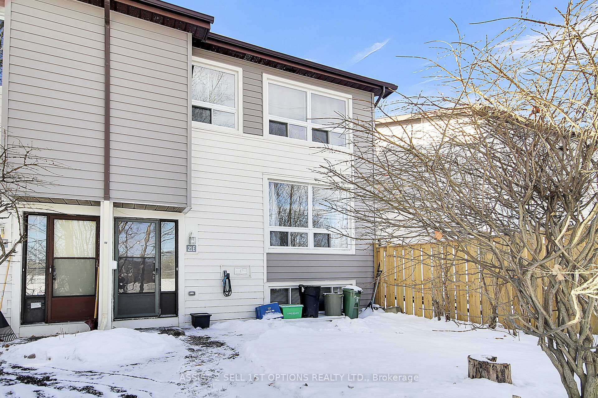 Front of Unit E, 21 Banner Road