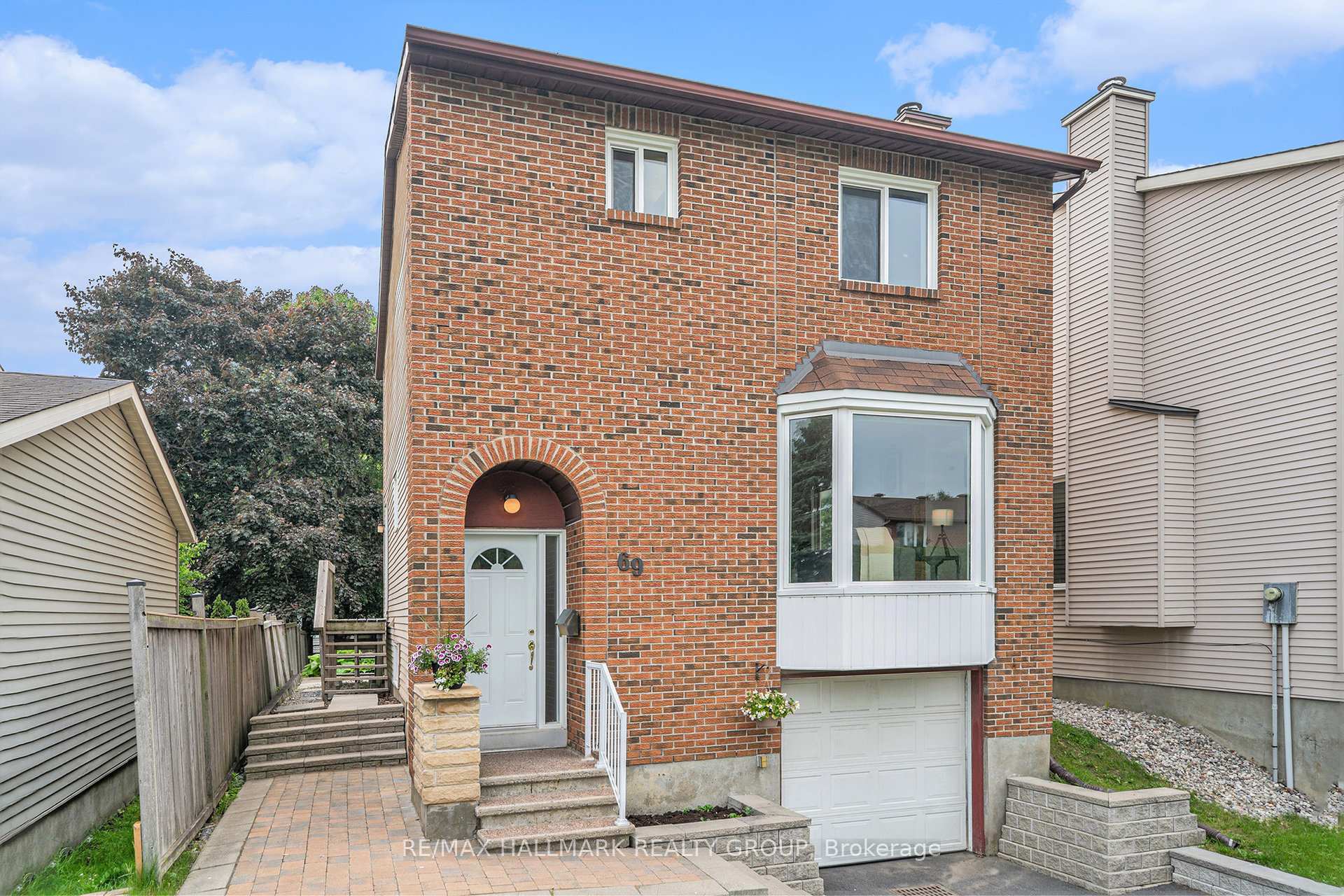 Photo 4 of 69 Farm Gate Crescent, Ottawa, Borden Farm/Stewart Farm/Carleton Heights/Parkwood Hills — HOMEH
