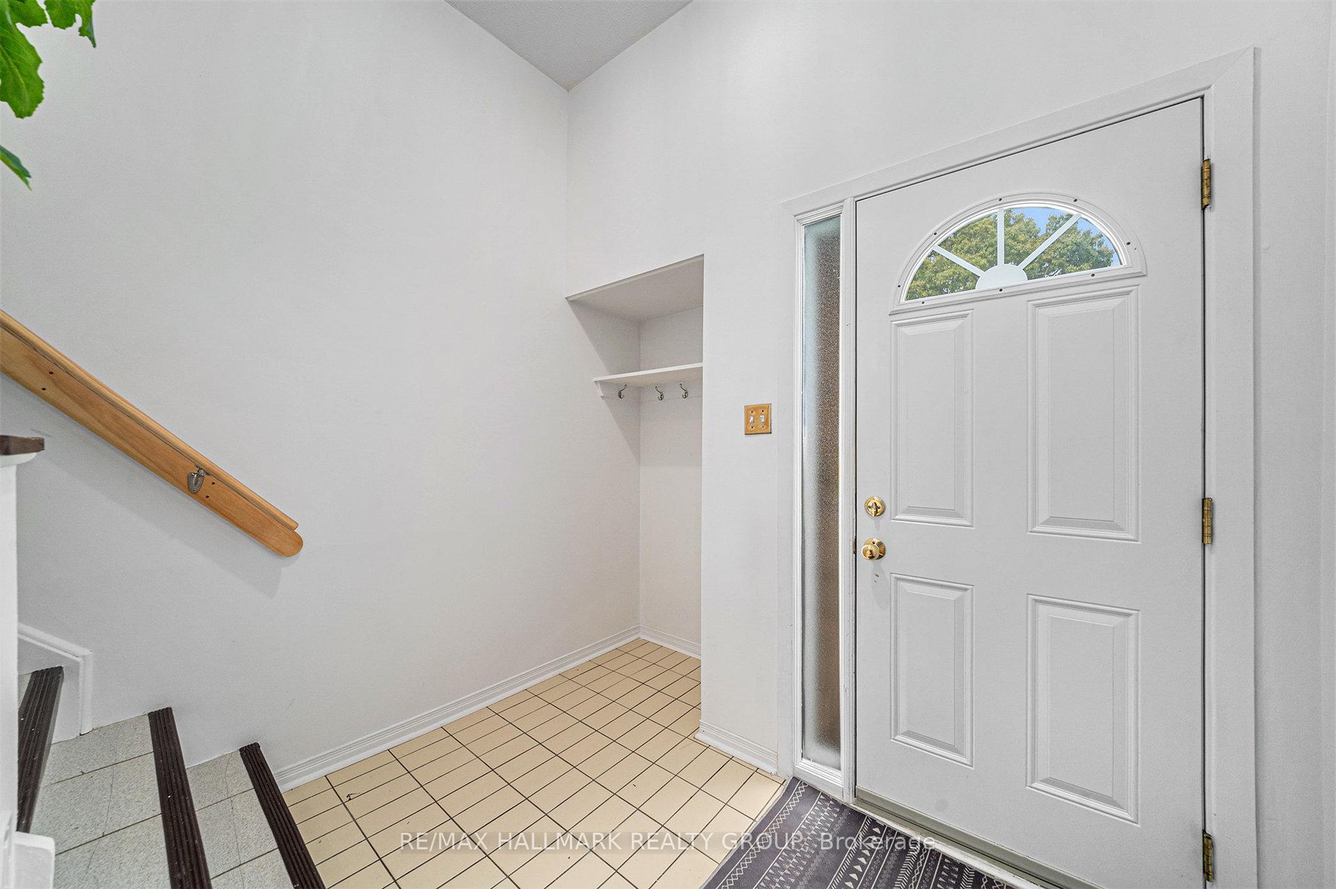 Photo 12 of 69 Farm Gate Crescent, Ottawa, Borden Farm/Stewart Farm/Carleton Heights/Parkwood Hills — HOMEH