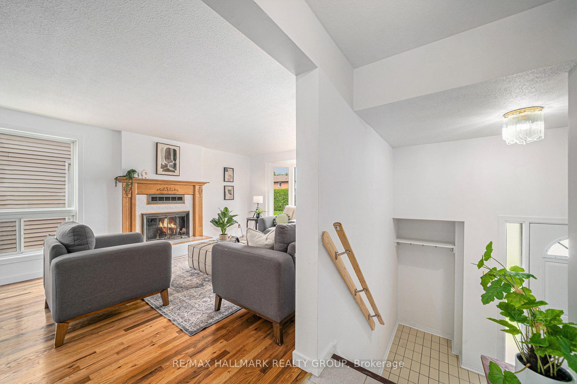 Photo 5 of 69 Farm Gate Crescent, Ottawa, Borden Farm/Stewart Farm/Carleton Heights/Parkwood Hills — HOMEH