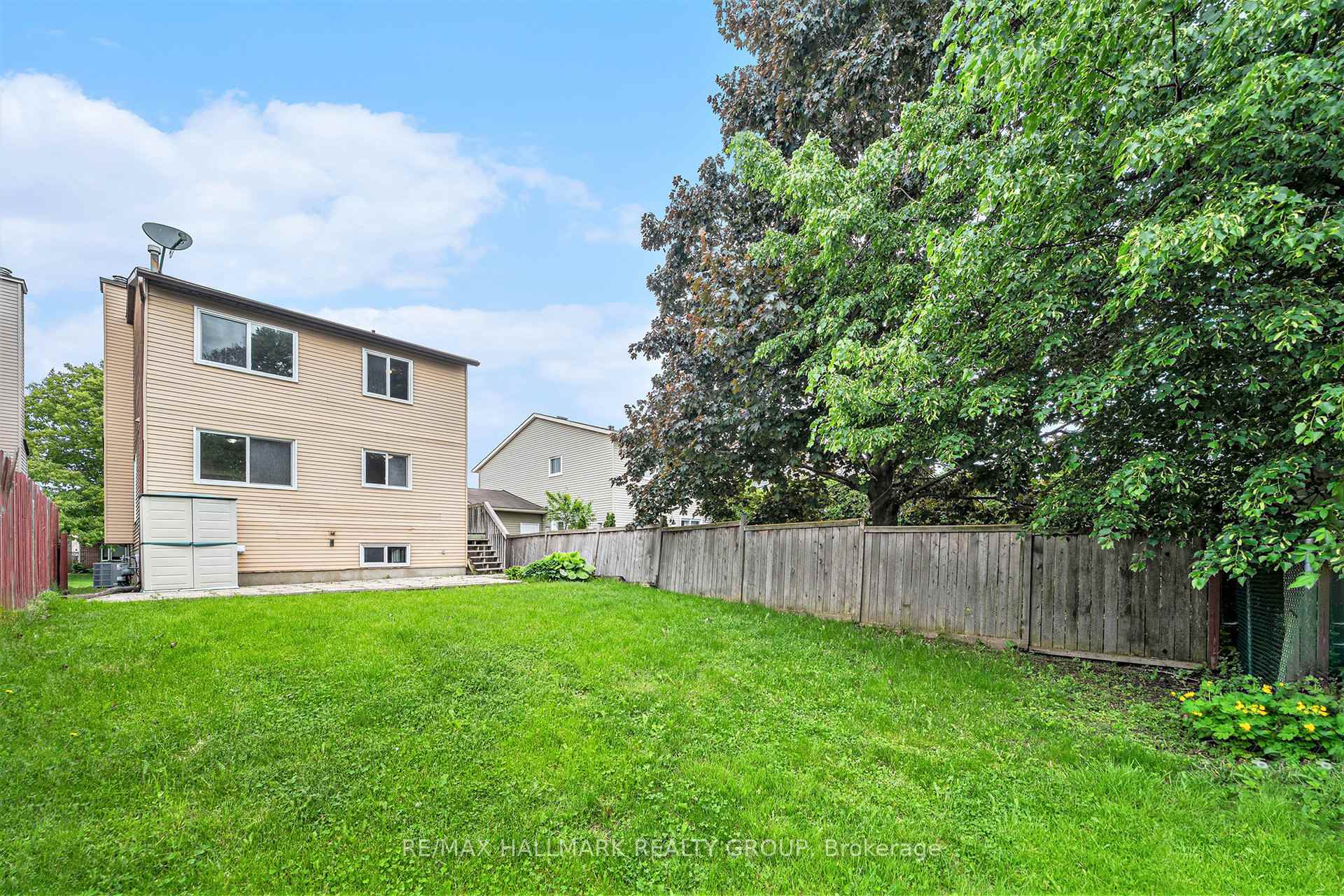Photo 26 of 69 Farm Gate Crescent, Ottawa, Borden Farm/Stewart Farm/Carleton Heights/Parkwood Hills — HOMEH