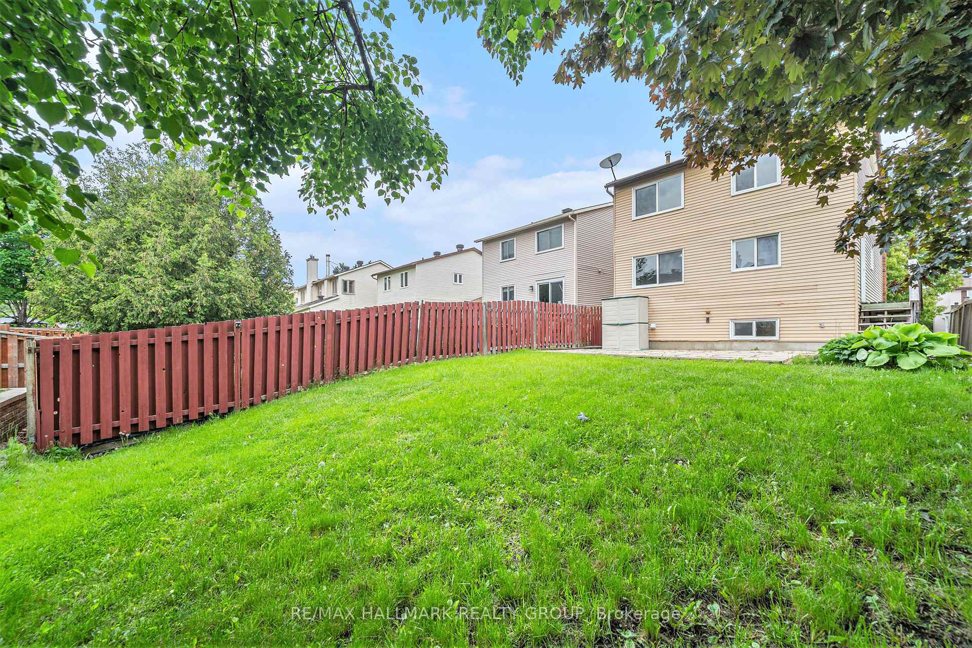Photo 29 of 69 Farm Gate Crescent, Ottawa, Borden Farm/Stewart Farm/Carleton Heights/Parkwood Hills — HOMEH