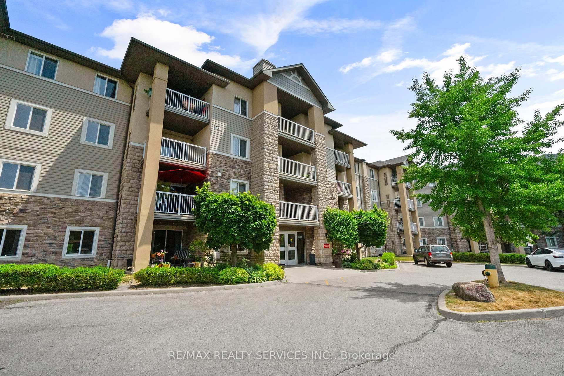 Front of Unit 301, 684 Warden Avenue