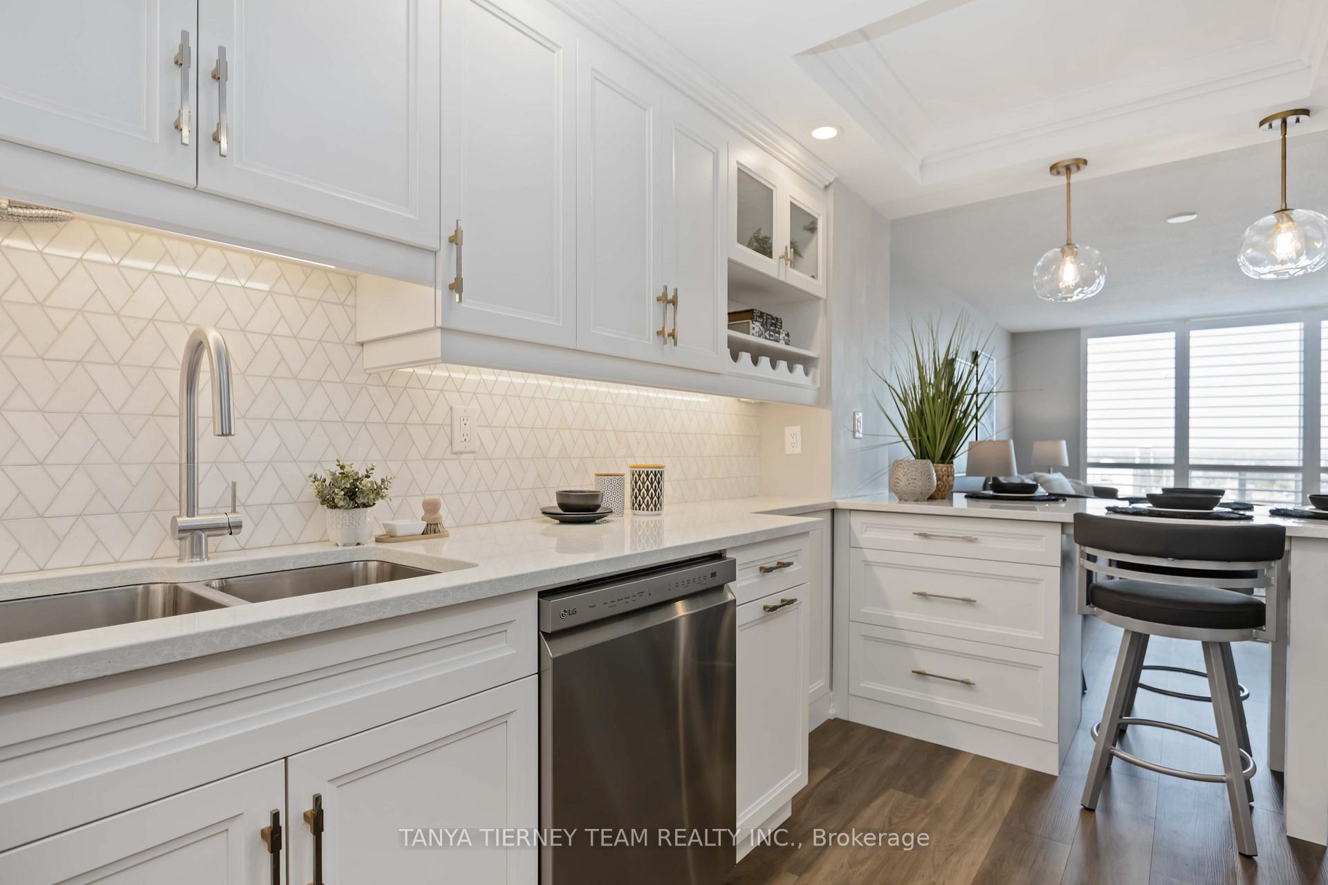 Photo 11 of Unit 1206, 711 Rossland Road E, Whitby, Pringle Creek — HOMEH