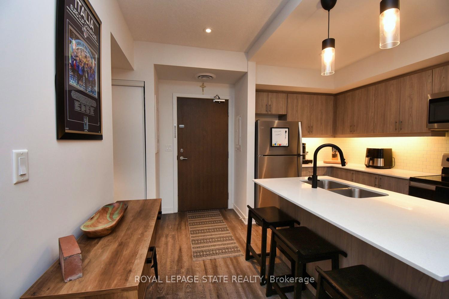 Photo 5 of Unit 315, 16 Markle Crescent, Hamilton, Ancaster — HOMEH