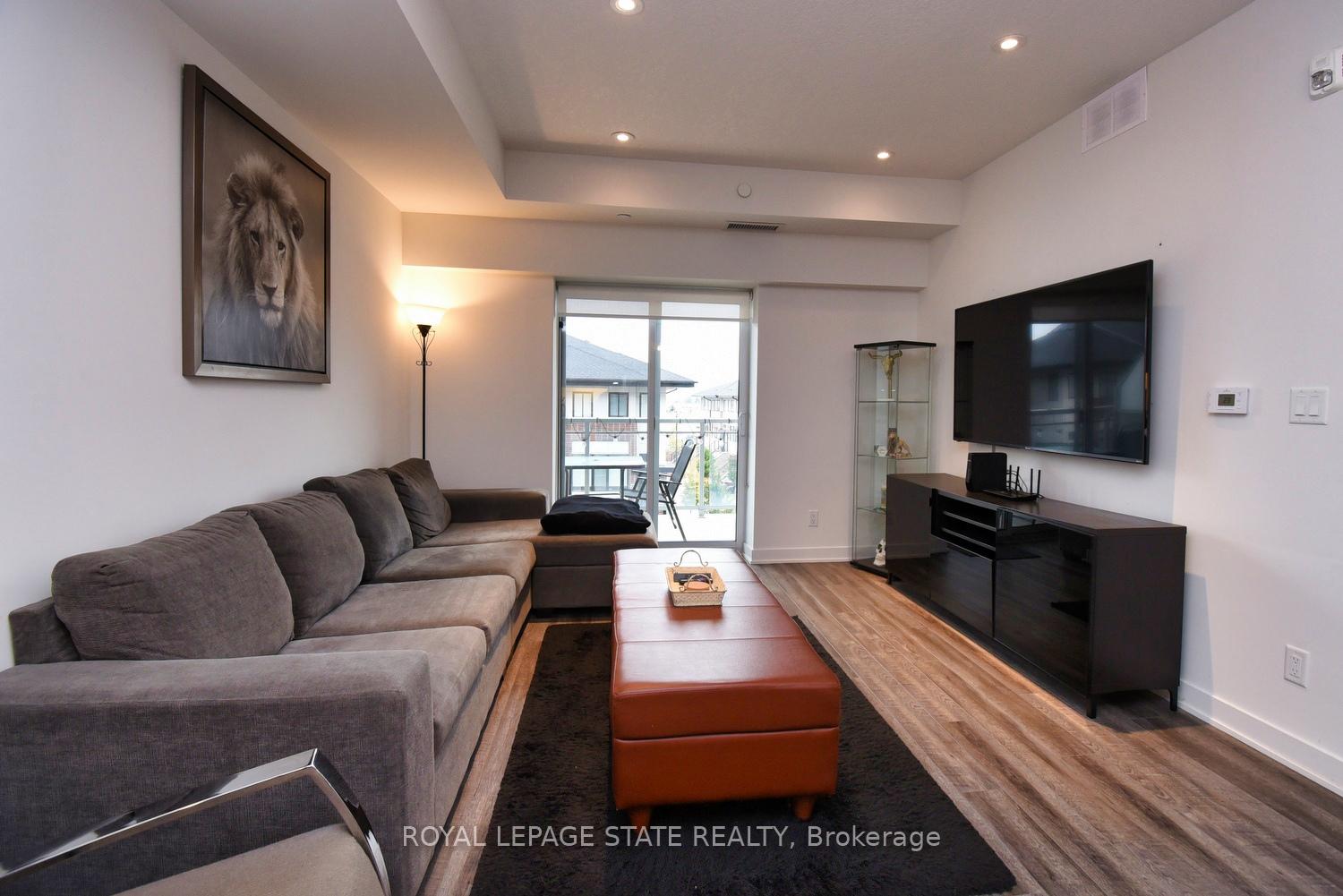 Photo 6 of Unit 315, 16 Markle Crescent, Hamilton, Ancaster — HOMEH