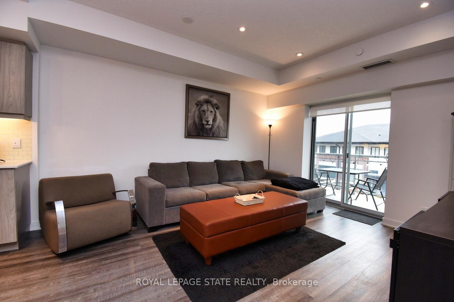 Photo 10 of Unit 315, 16 Markle Crescent, Hamilton, Ancaster — HOMEH