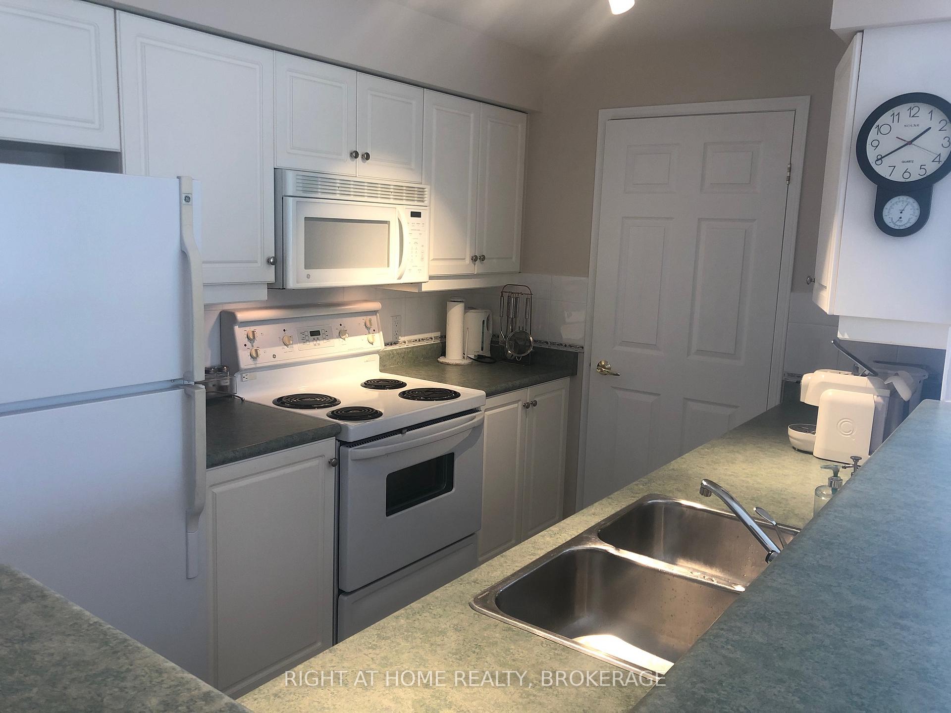 Photo 11 of 447 Mariners Way, Collingwood — HOMEH