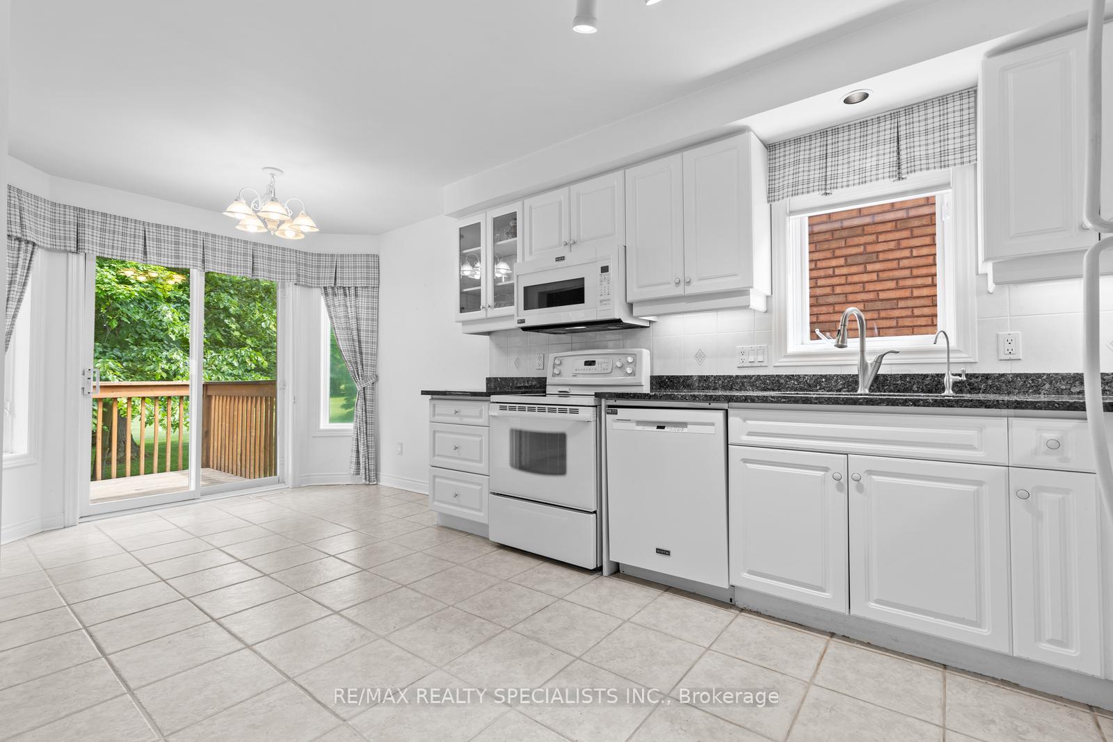 Photo 13 of 47 Sunset Boulevard, New Tecumseth, Alliston — HOMEH
