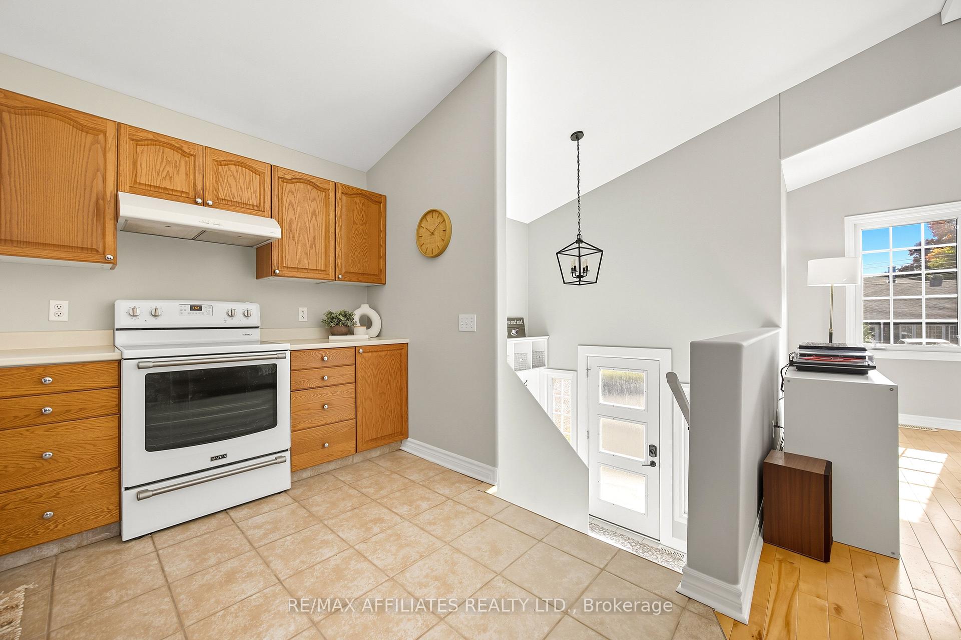 Photo 2 of 161 Henry Street, Carleton Place — HOMEH