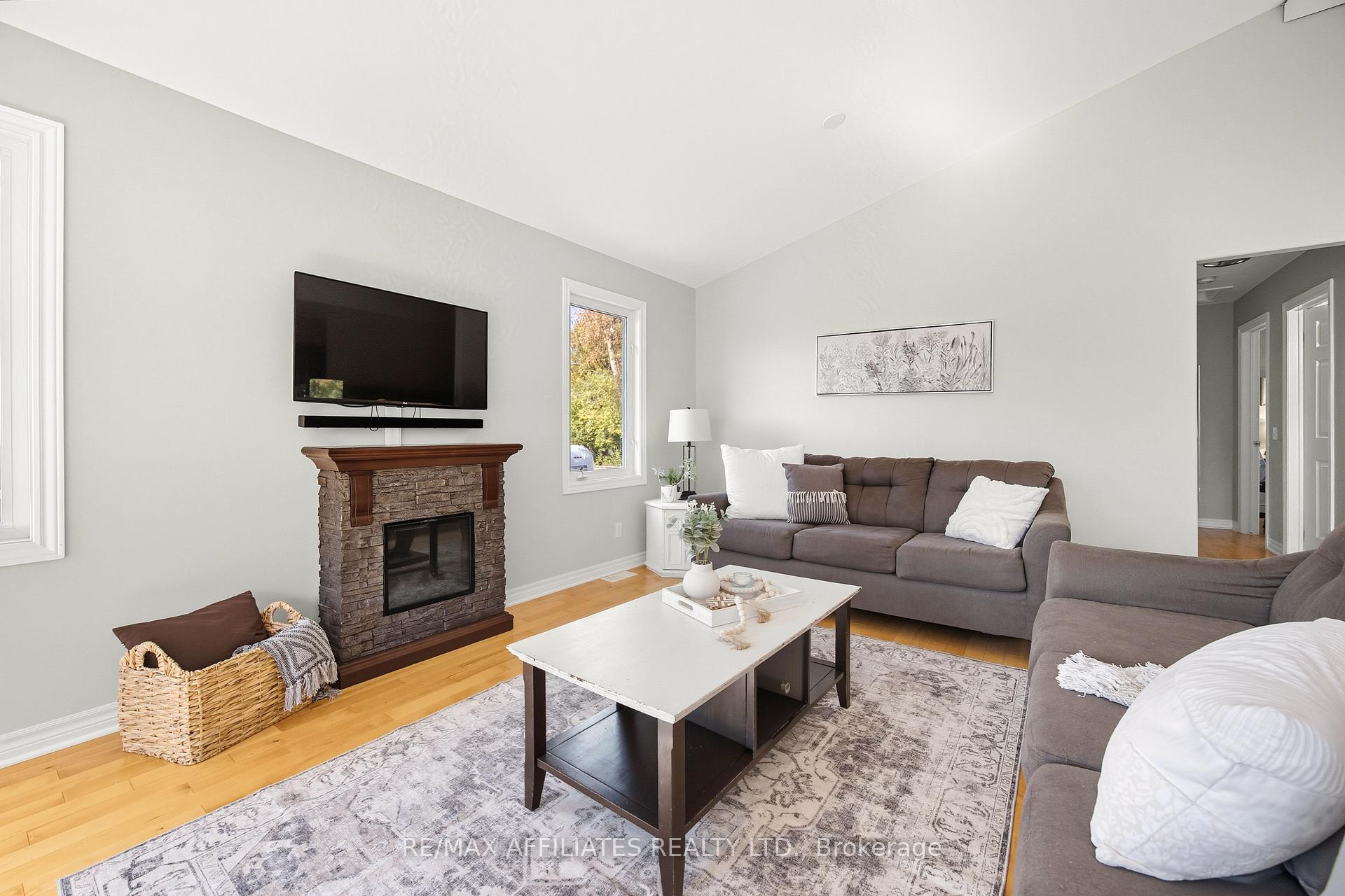 Photo 11 of 161 Henry Street, Carleton Place — HOMEH