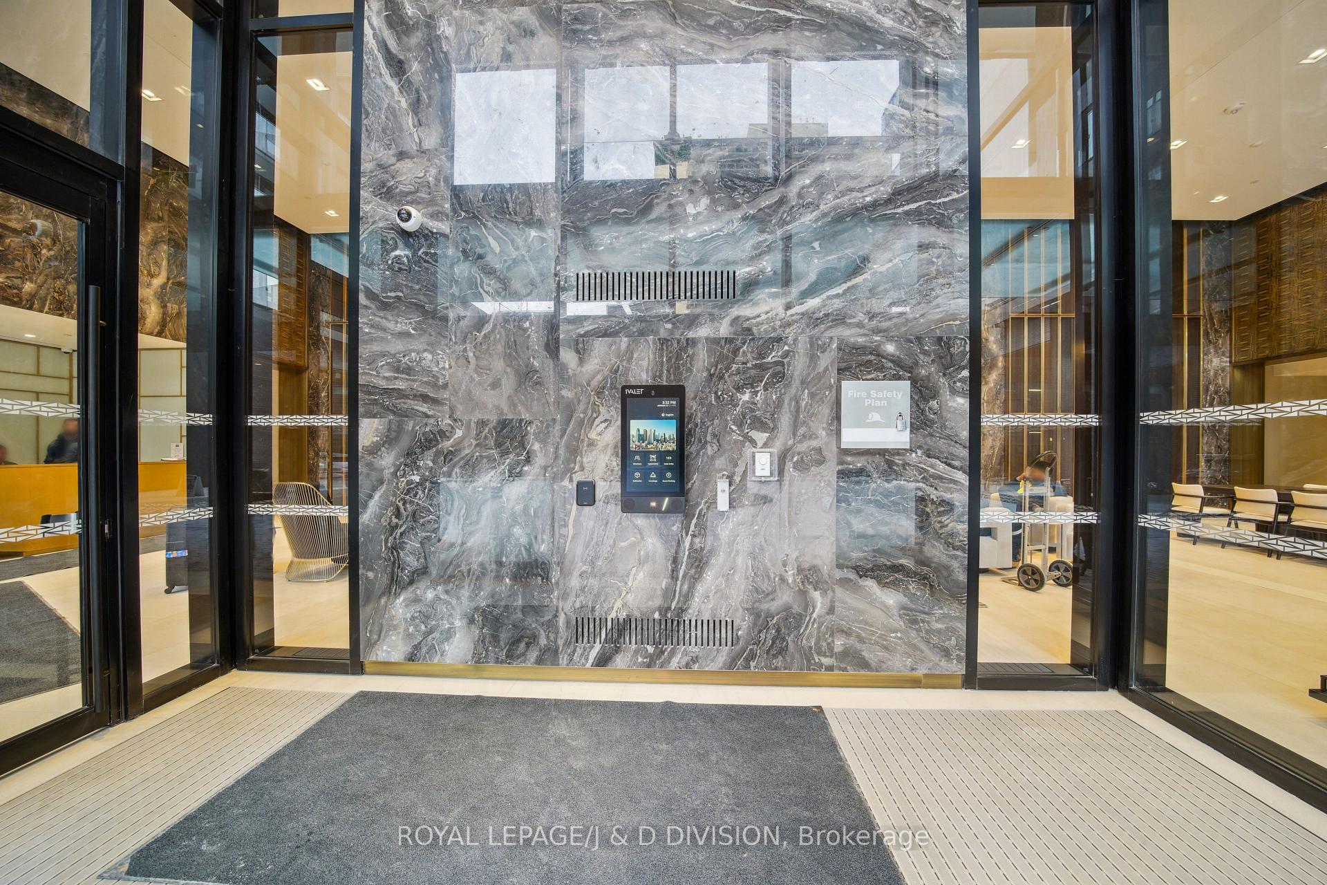 Photo 5 of Unit 708, 117 Broadway Avenue, Toronto, Mount Pleasant West — HOMEH