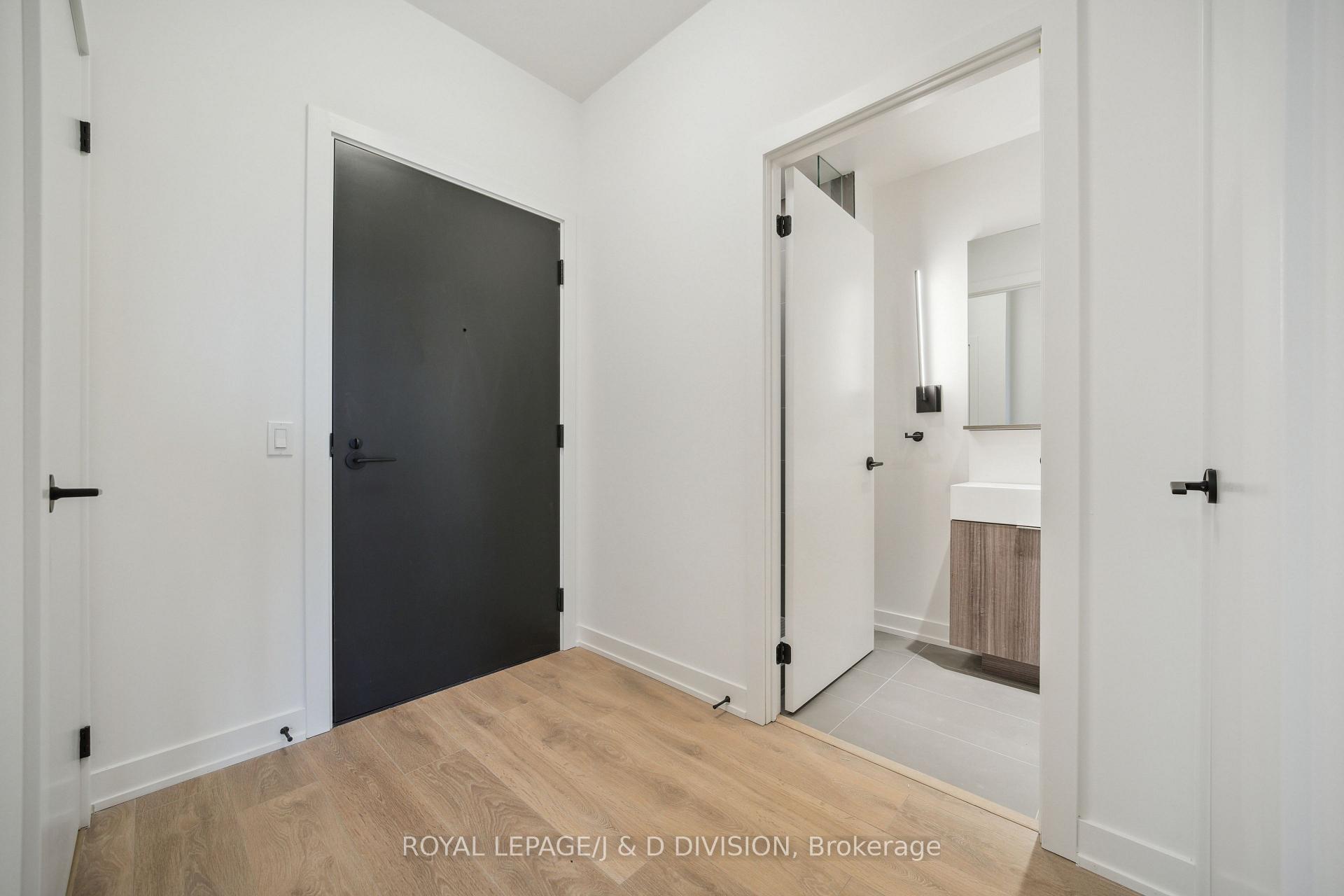 Photo 4 of Unit 708, 117 Broadway Avenue, Toronto, Mount Pleasant West — HOMEH