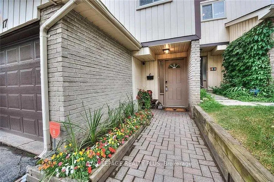 Photo 3 of Unit 17, 51 Paulander Drive, Kitchener, Victoria Hills — HOMEH