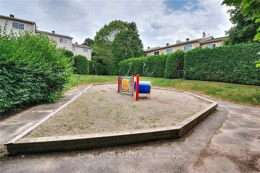 Photo 20 of Unit 17, 51 Paulander Drive, Kitchener, Victoria Hills — HOMEH