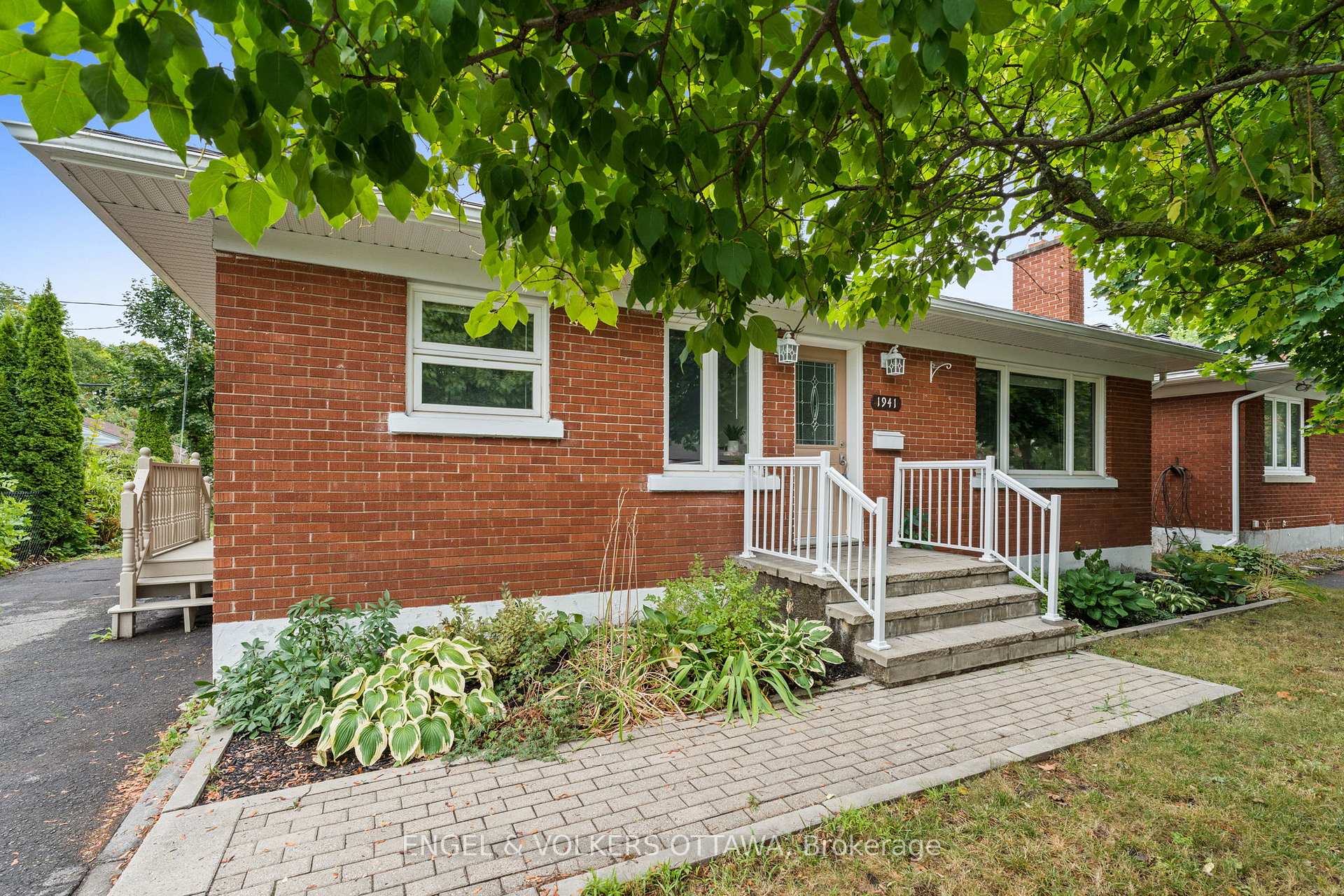 Photo 2 of 1941 Haig Drive, Ottawa, Elmvale Acres — HOMEH