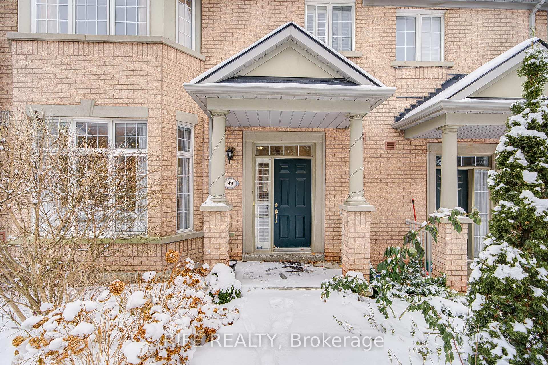 Photo 2 of 99 Legends Way, Markham, Unionville — HOMEH