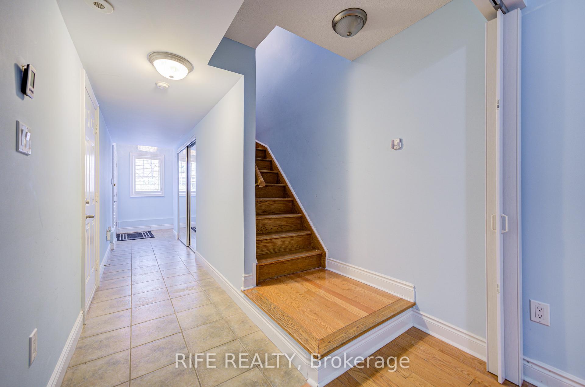 Photo 5 of 99 Legends Way, Markham, Unionville — HOMEH