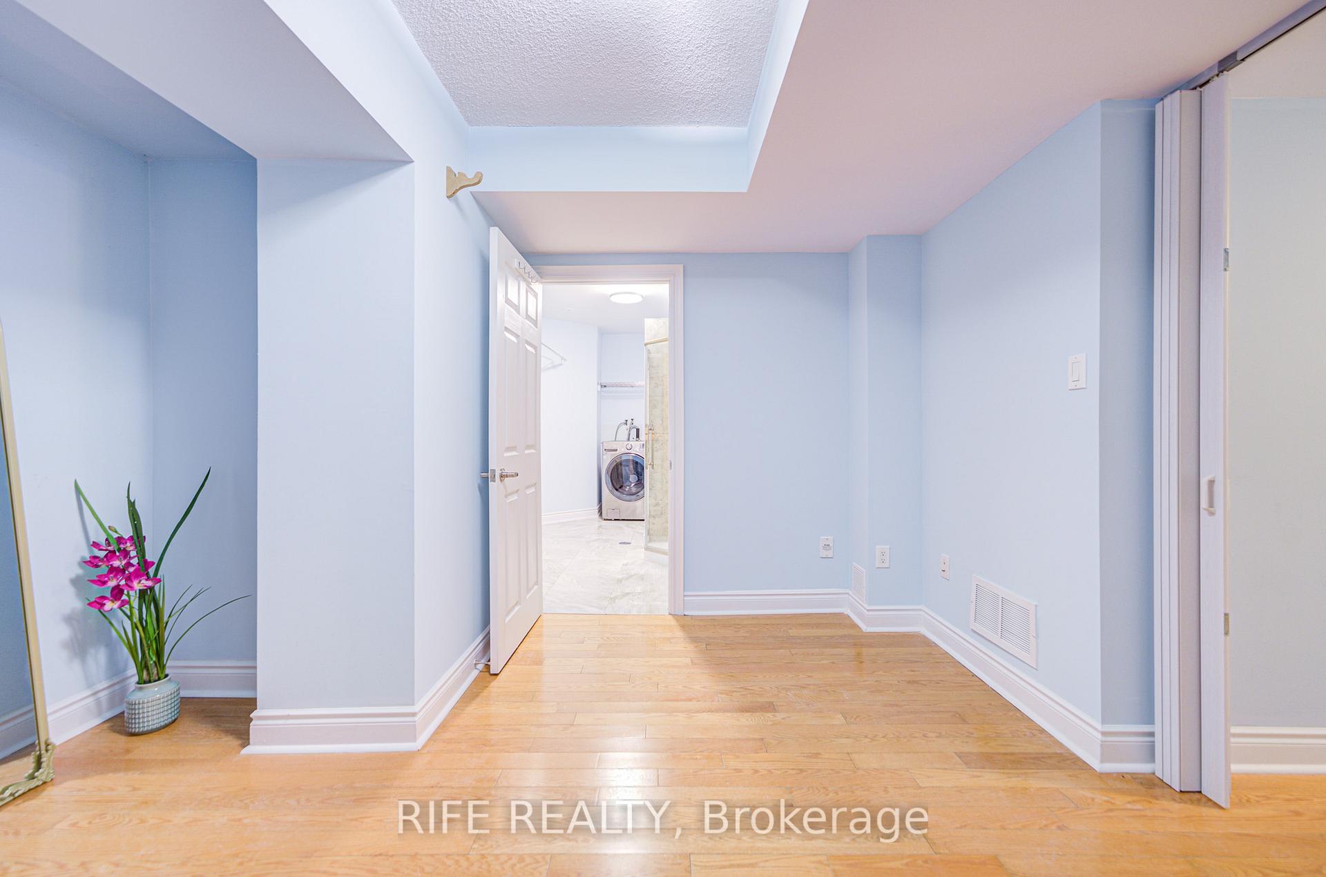 Photo 6 of 99 Legends Way, Markham, Unionville — HOMEH