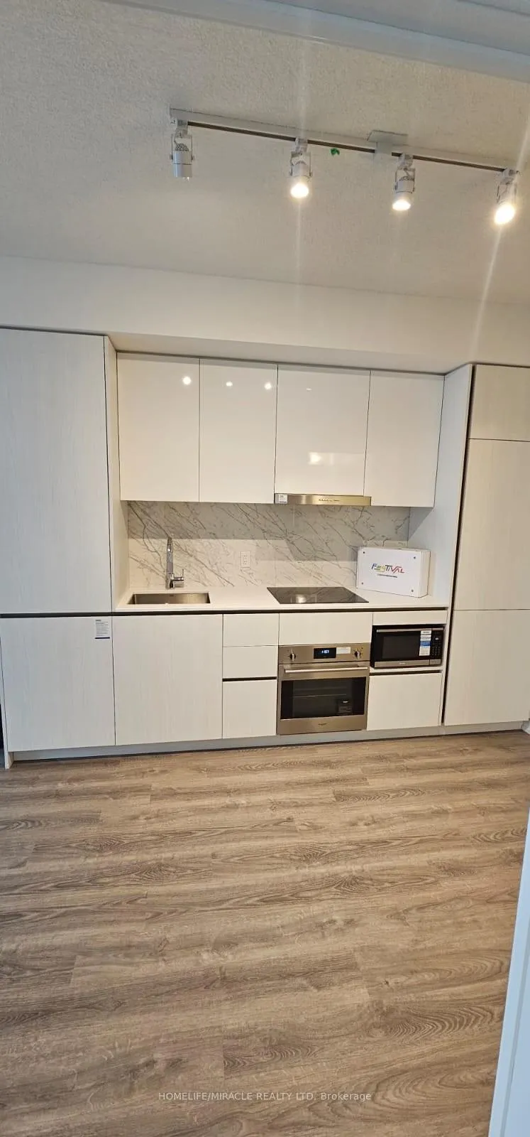 Photo 3 of Unit 3308, 8 Interchange Way, Vaughan, Vaughan Corporate Centre — HOMEH