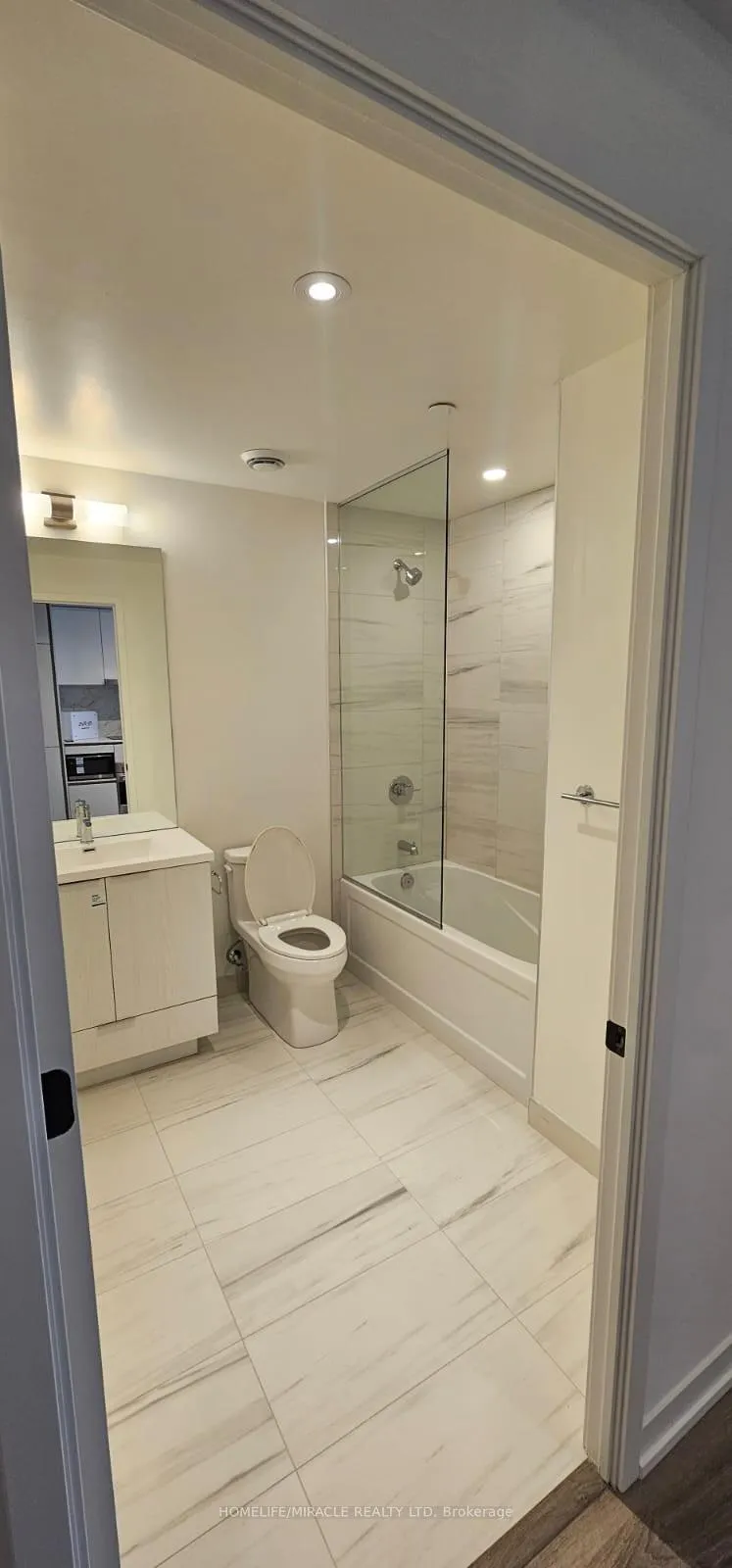 Photo 4 of Unit 3308, 8 Interchange Way, Vaughan, Vaughan Corporate Centre — HOMEH