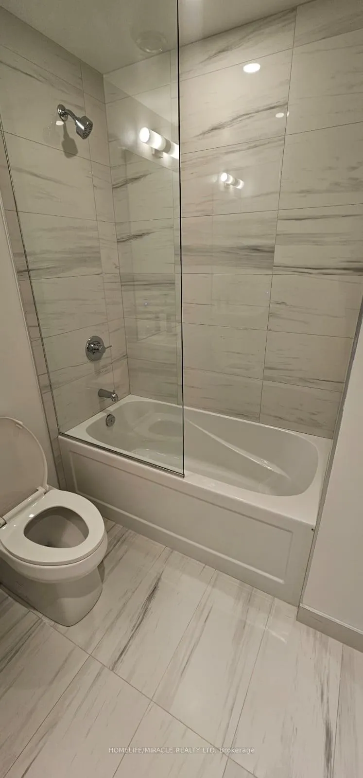 Photo 7 of Unit 3308, 8 Interchange Way, Vaughan, Vaughan Corporate Centre — HOMEH