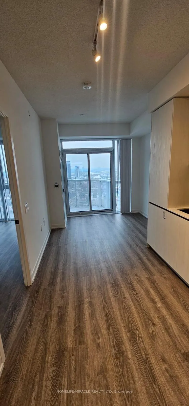 Photo 9 of Unit 3308, 8 Interchange Way, Vaughan, Vaughan Corporate Centre — HOMEH