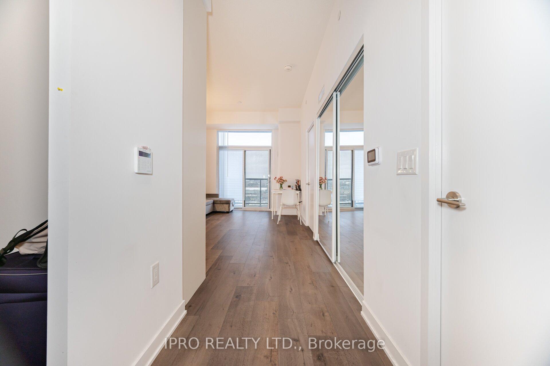Photo 6 of Unit 911, 60 Honeycrisp Crescent, Vaughan, Vaughan Corporate Centre — HOMEH