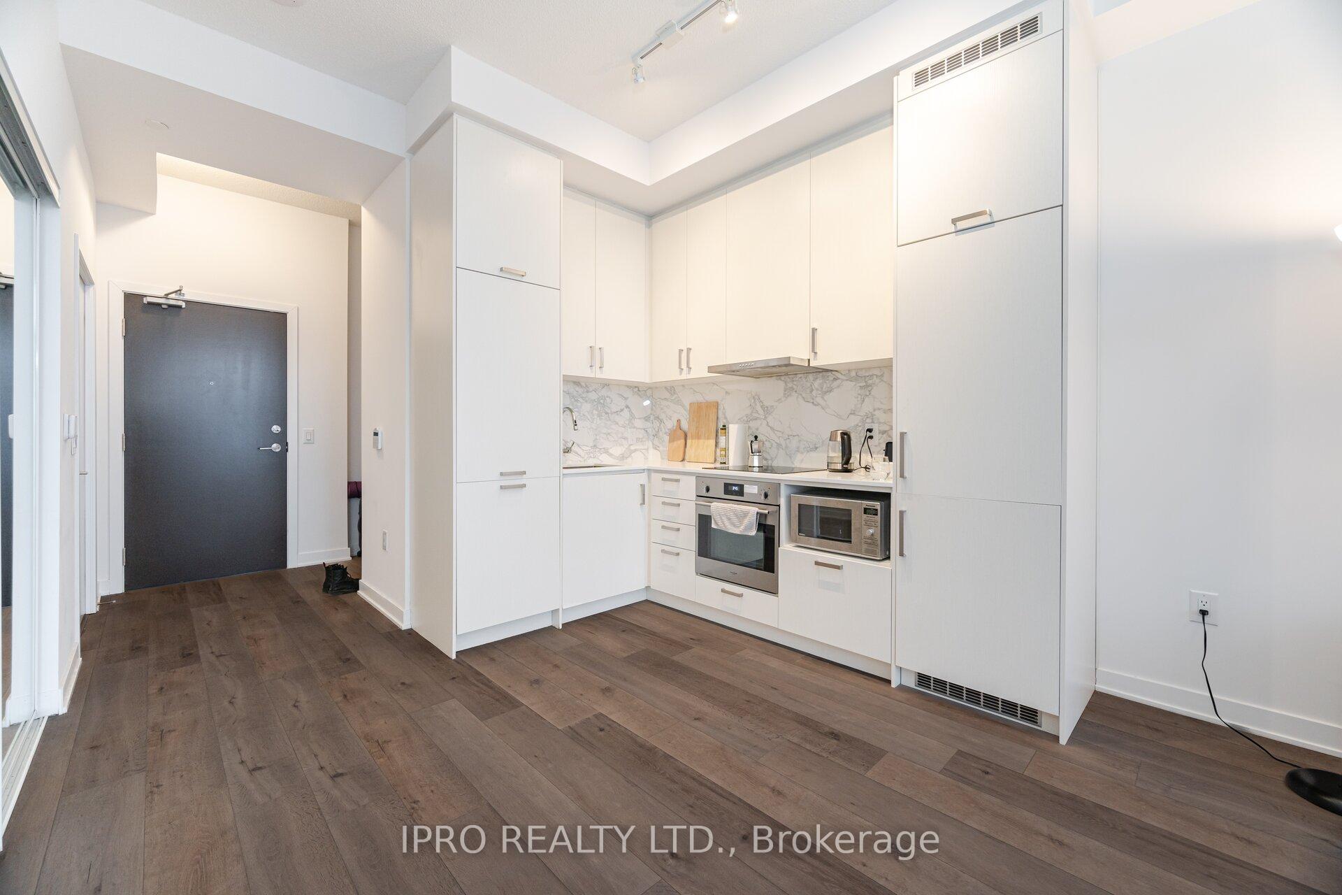 Photo 7 of Unit 911, 60 Honeycrisp Crescent, Vaughan, Vaughan Corporate Centre — HOMEH