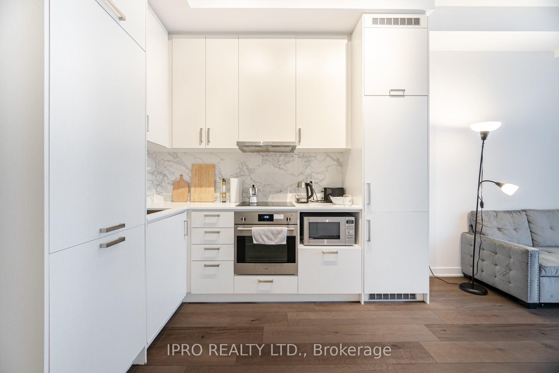 Photo 8 of Unit 911, 60 Honeycrisp Crescent, Vaughan, Vaughan Corporate Centre — HOMEH