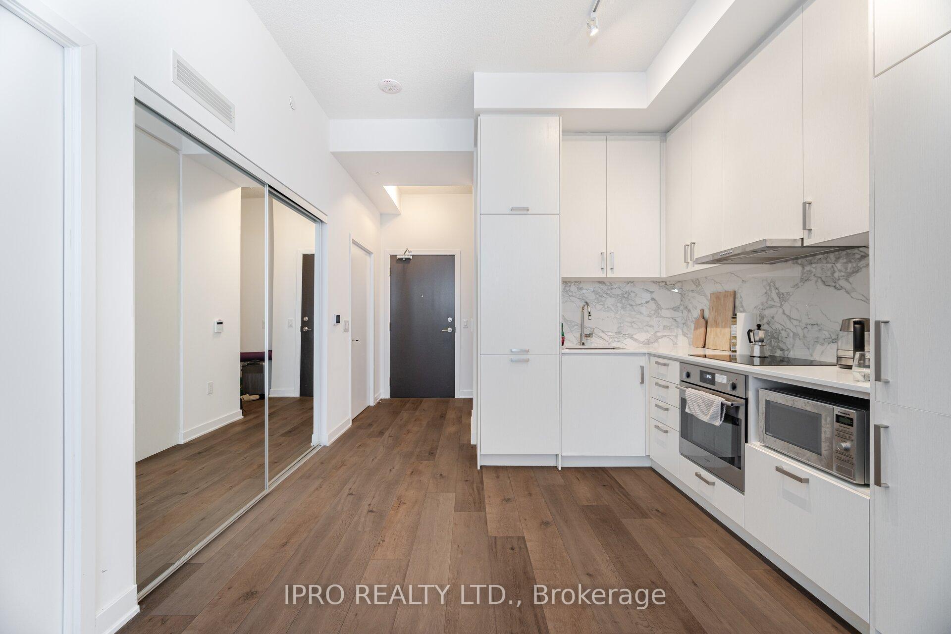 Photo 10 of Unit 911, 60 Honeycrisp Crescent, Vaughan, Vaughan Corporate Centre — HOMEH